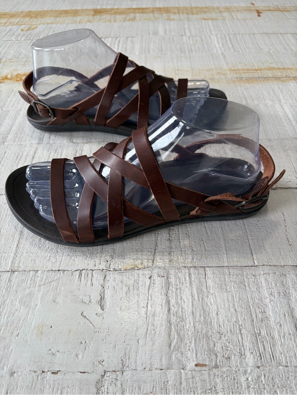OluKai Awe’Awe size 8 Dark Brown Leather Strappy Sandals Comfort